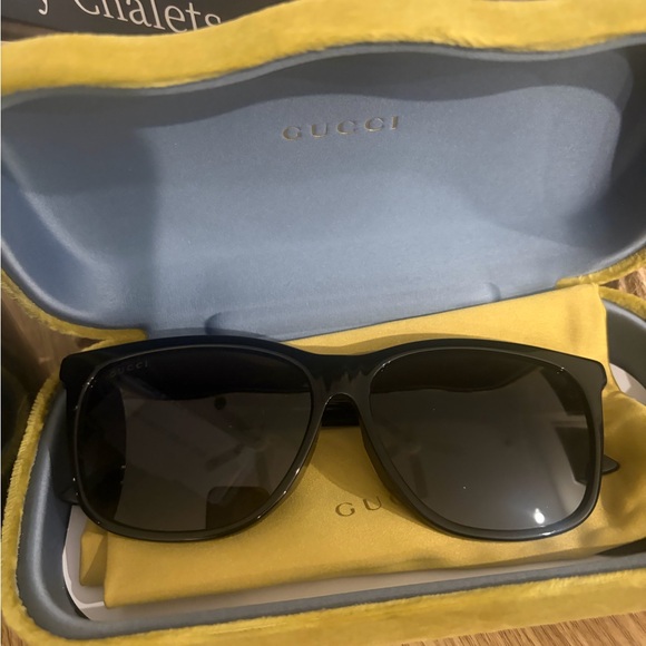 Gucci Black Women's Sunglasses - Picture 5 of 10